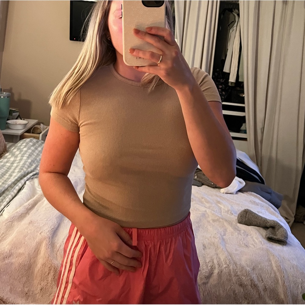 Beige tan basic tee short sleeve ribbed hm